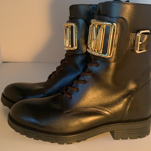 COPY - NWT. Moschino Combat leather boot with gold buckle - Picture 8 of 11